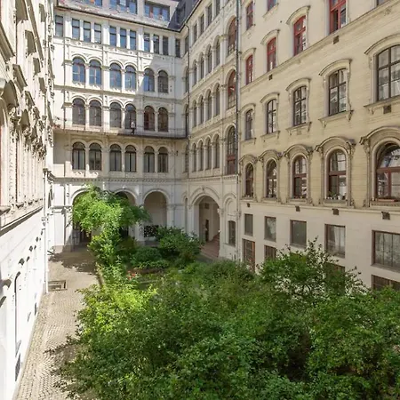 아파트 Minded Manor 3-bdr