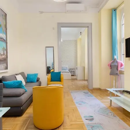 Apartment Minded Manor 3-bdr Budapest