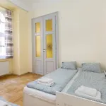 Minded Manor 3-bdr Appartement *